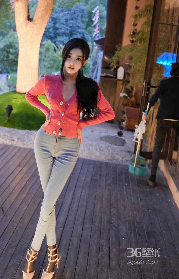 艳女丅v,网络直播新星引发热议 商业模式与社会责任的平衡挑战-3